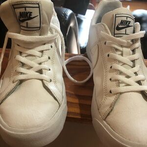 White like new Nikes Size 7 Womens